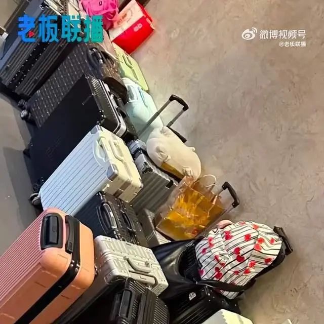 "门店睡满大学生导致无法用餐"，海底捞回应